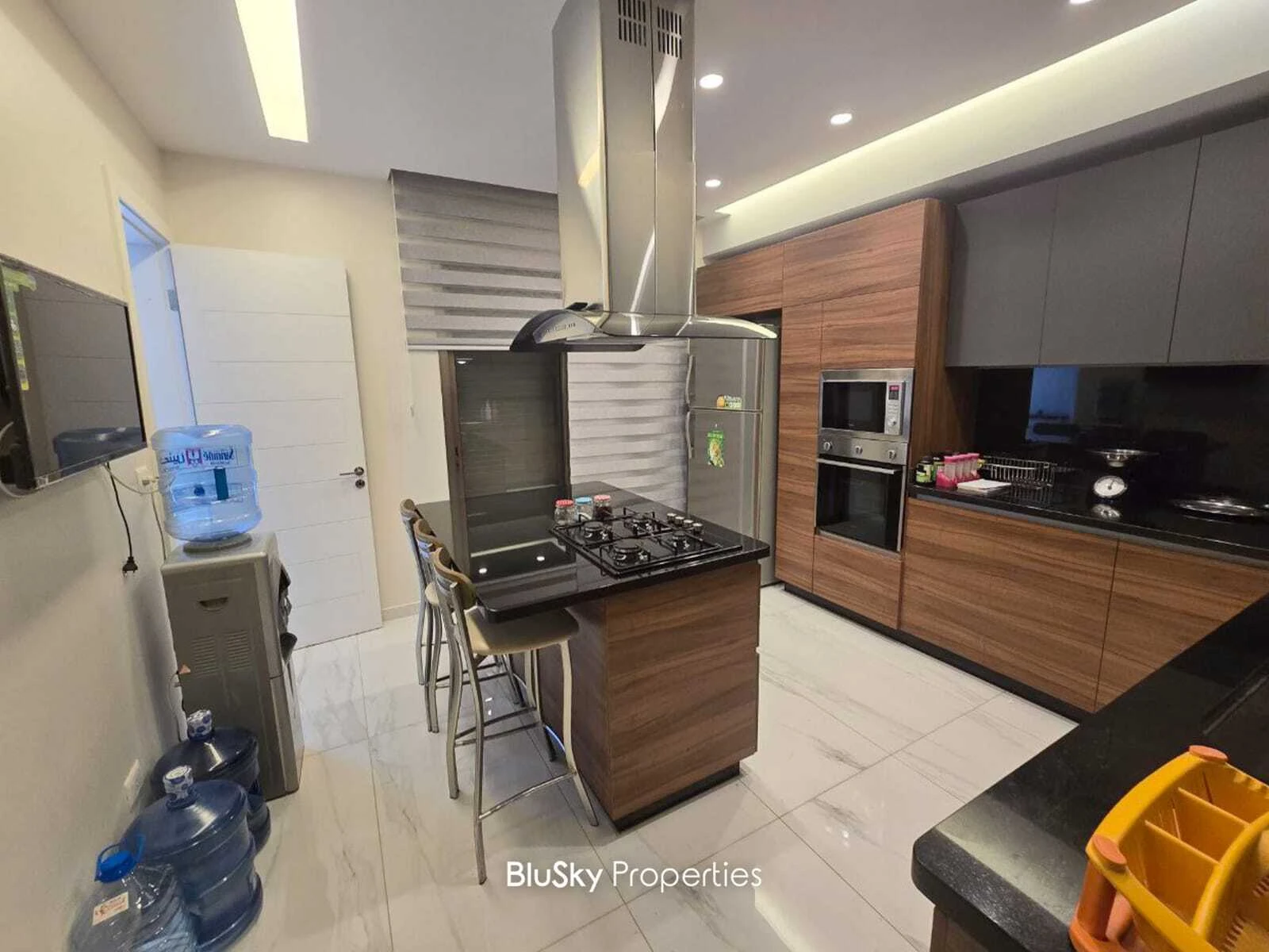 Apartment 210m² City View for Sale or Rent in Fiyadieh — الصورة 3