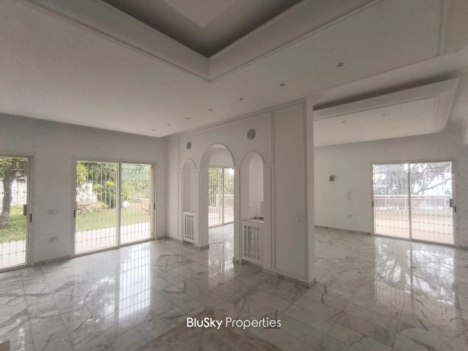Villa 1,000m² with Land for Sale in Ghazir