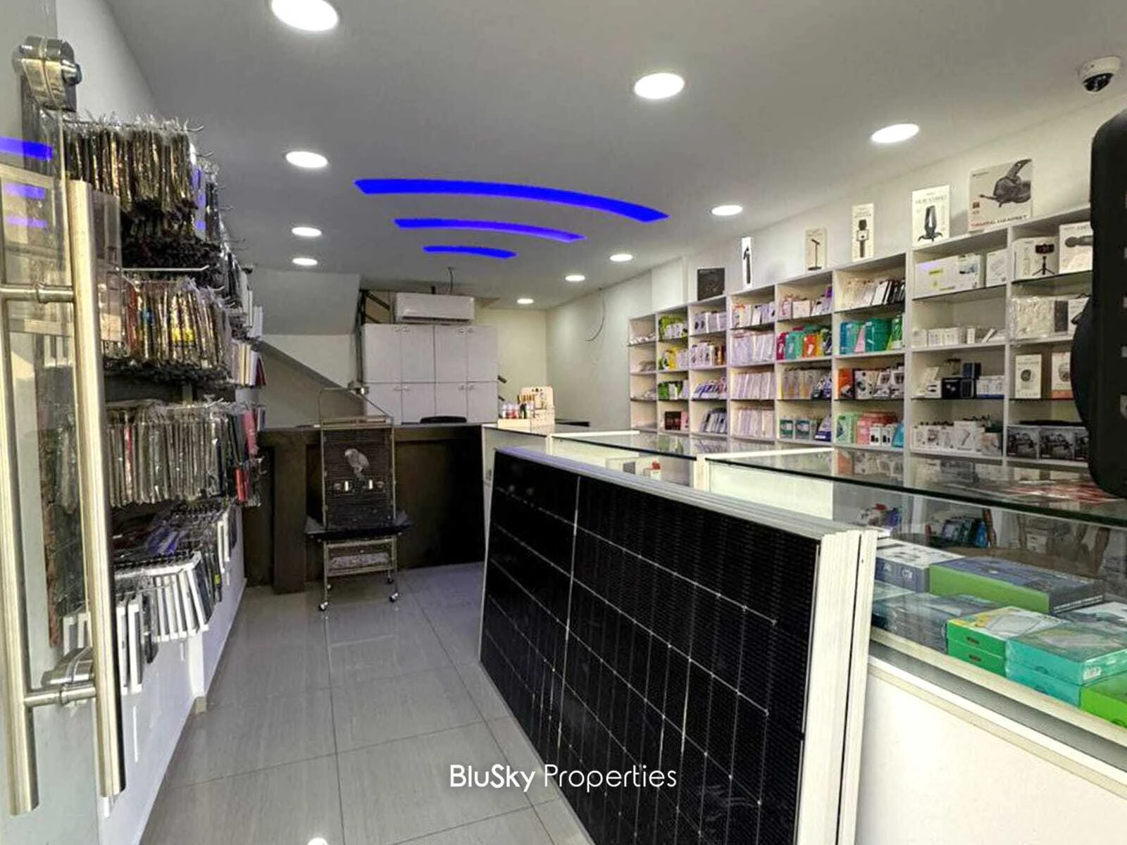 Shop 100m² for Rent in Ghazir
