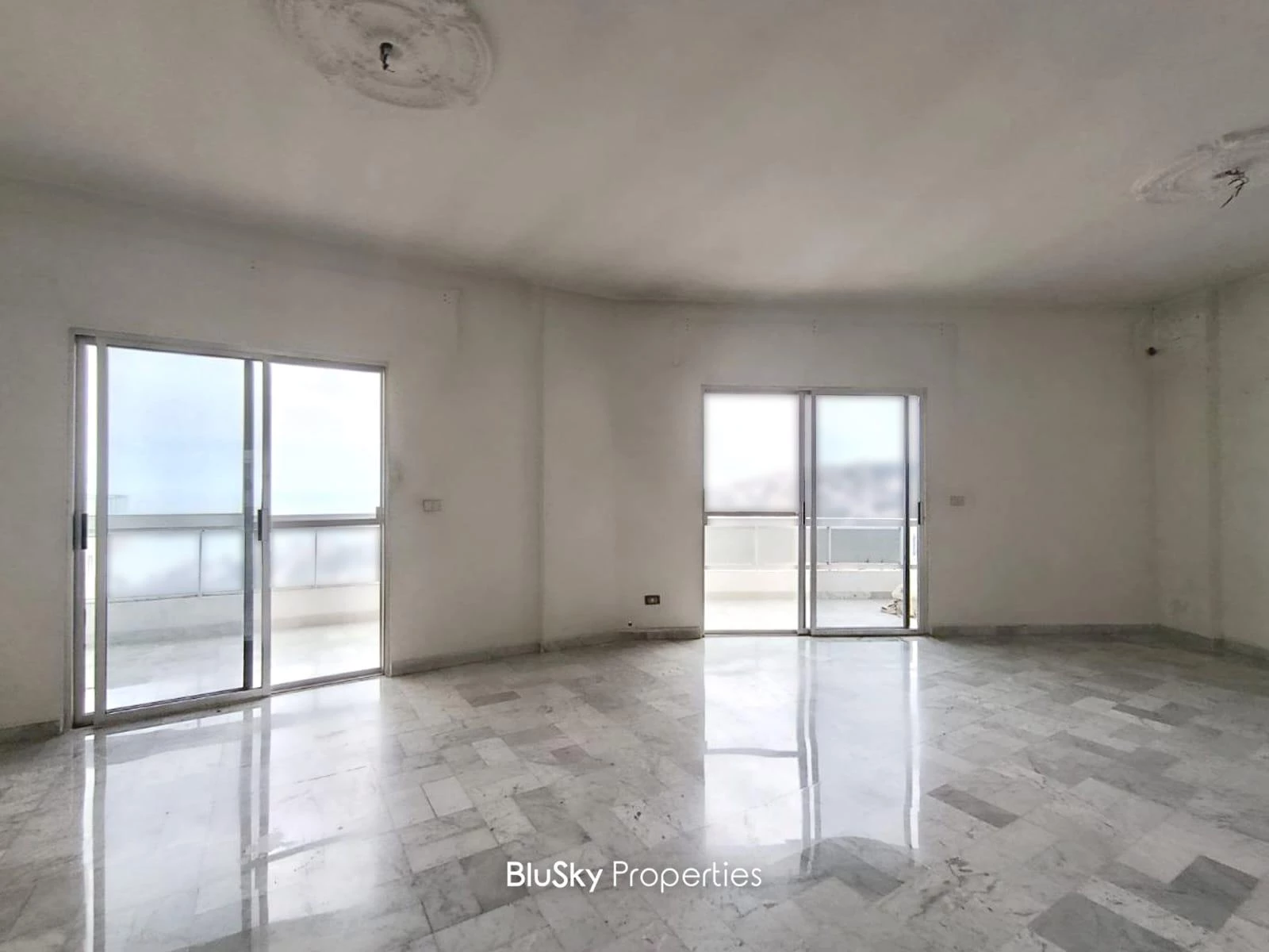 Apartment 140m² Sea View for Sale in Ghazir