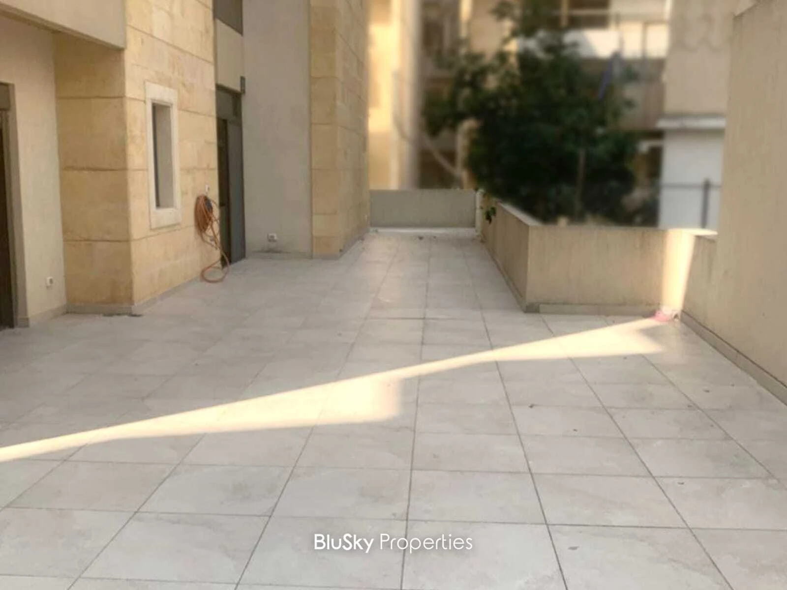 Apartment 220m² Terrace for Sale in Ghadir — photo 2