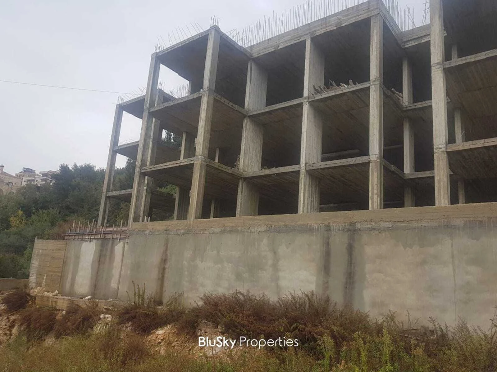 Building 1,200m² Land for Sale in Ghedres — photo 3