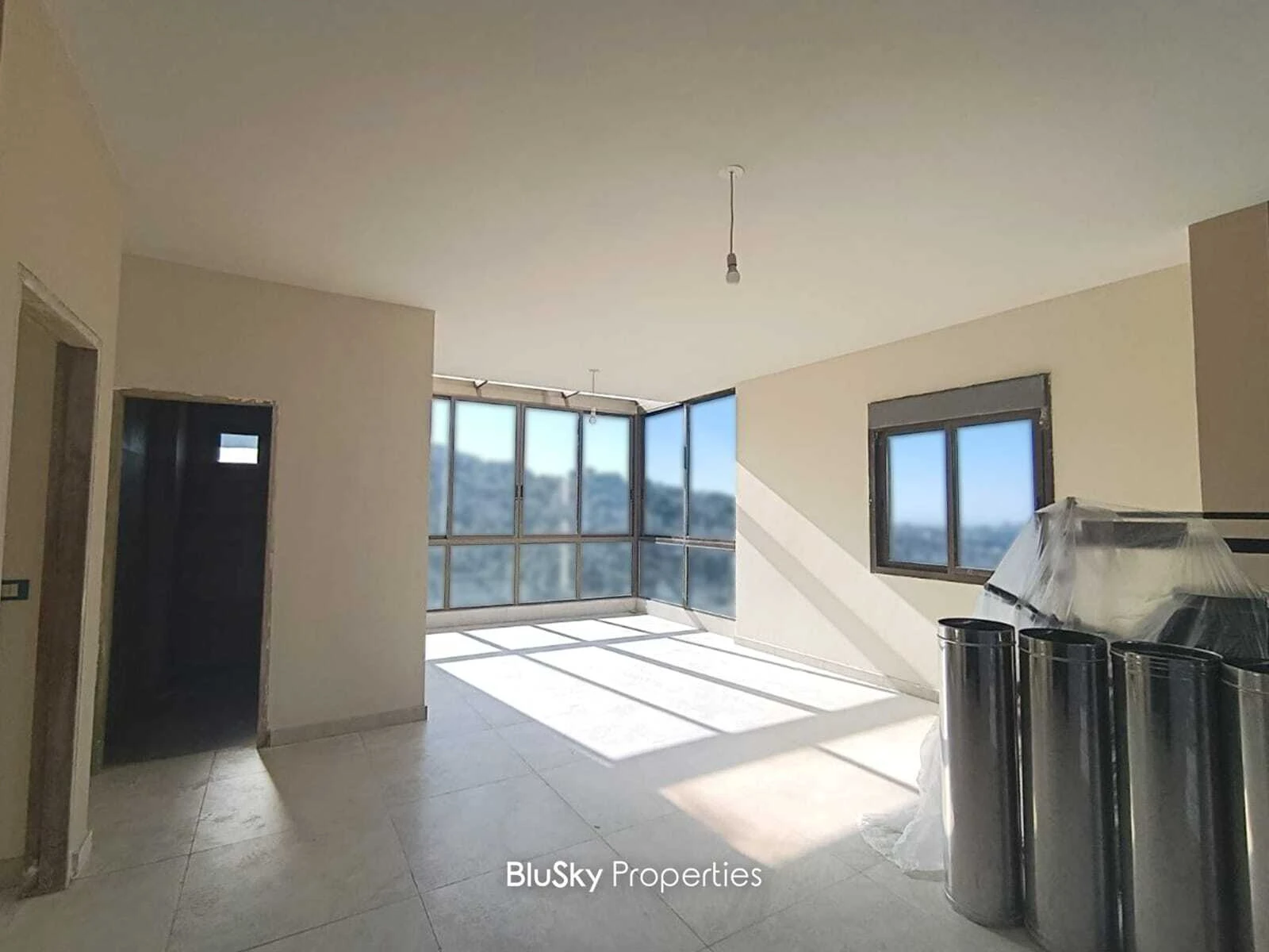Apartment 280m² Sea View for Sale in Ghedres