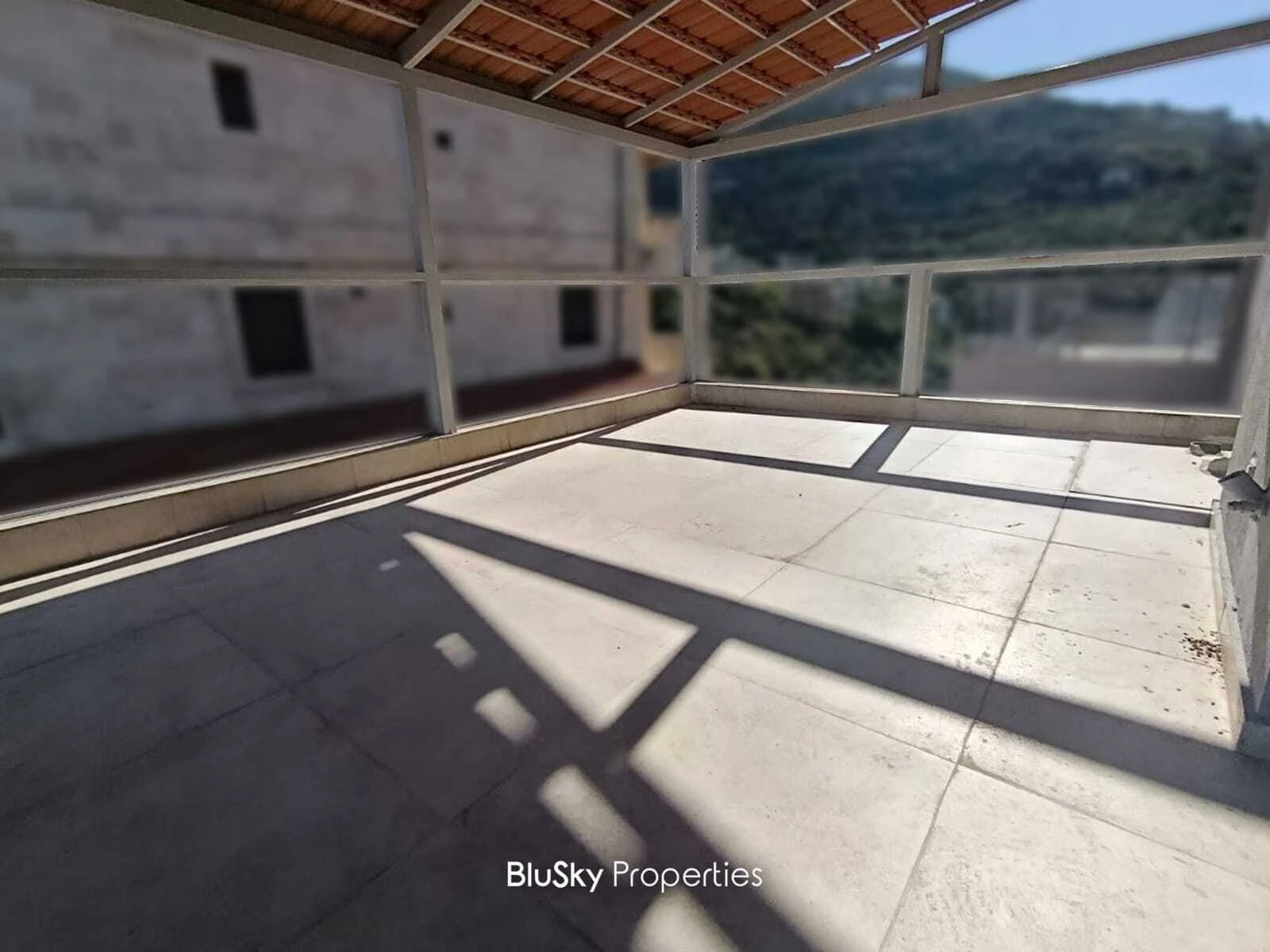 Apartment 280m² Sea View for Sale in Ghedres — الصورة 2