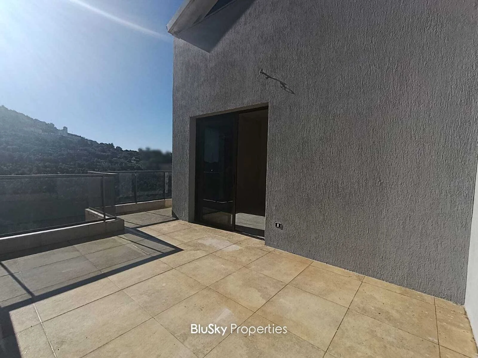 Apartment 280m² Sea View for Sale in Ghedres — الصورة 3