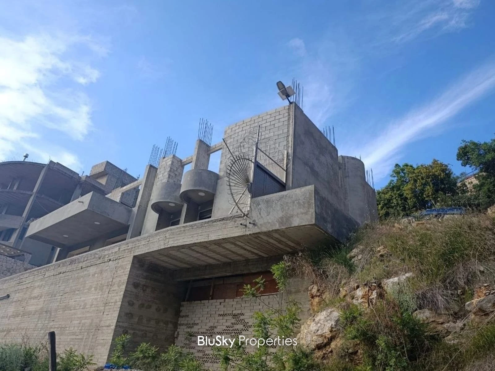 Triplex 300m² with Land for Sale in Ghedres