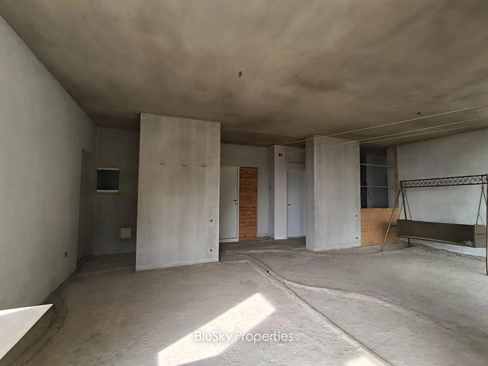 Building 300m² Land for Sale in Ghedres
