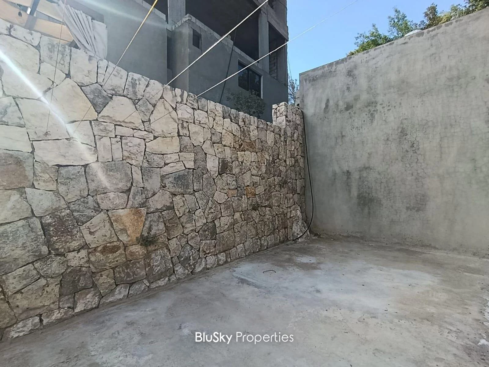 Building 300m² Land for Sale in Ghedres — photo 2