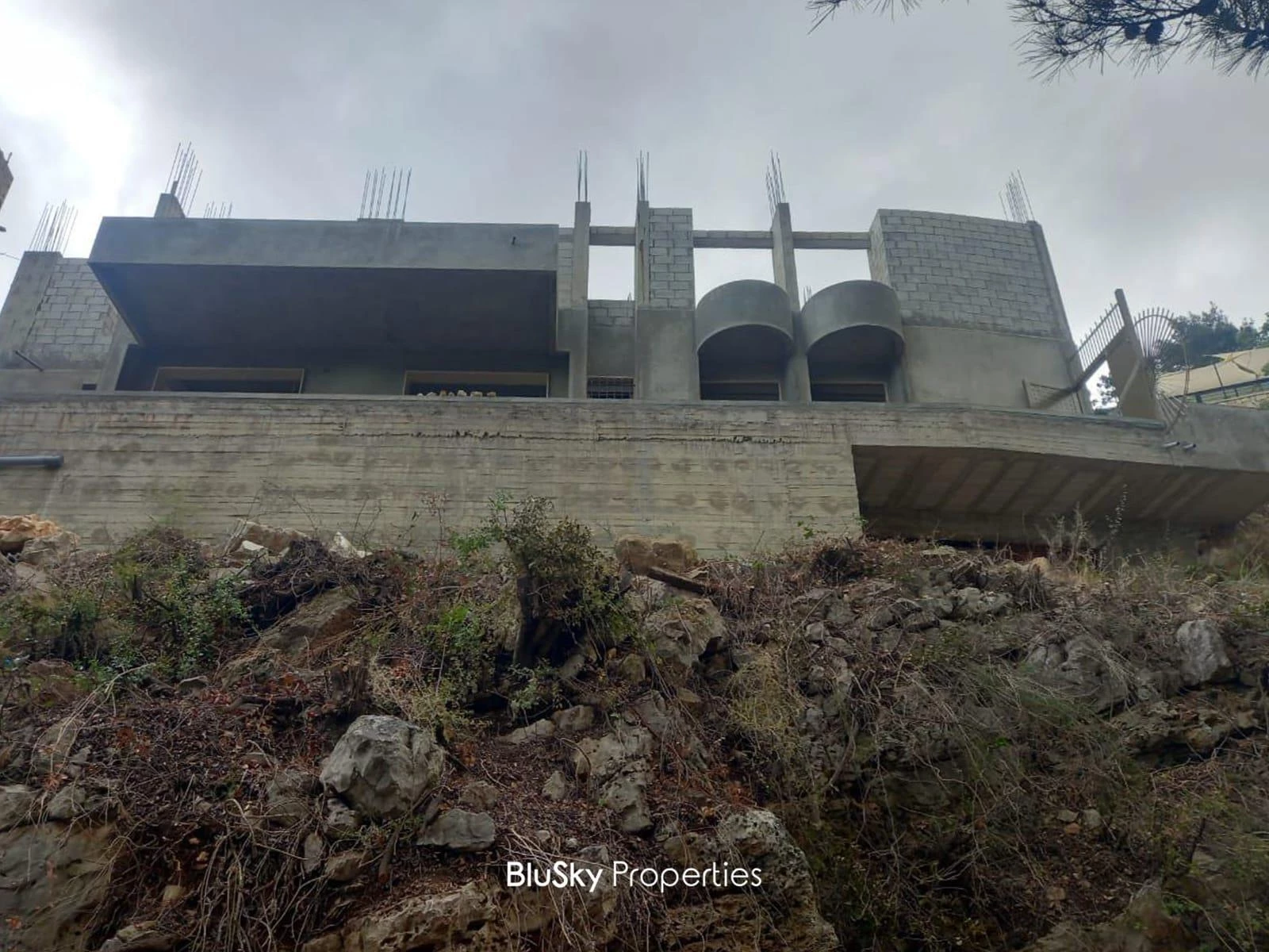 Building 300m² Land for Sale in Ghedres — photo 3