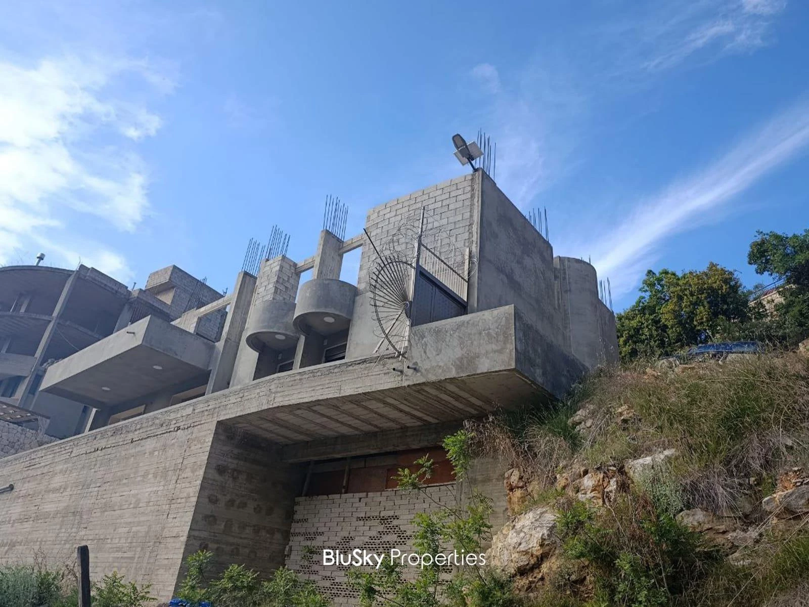 Building 300m² Land for Sale in Ghedres — photo 4