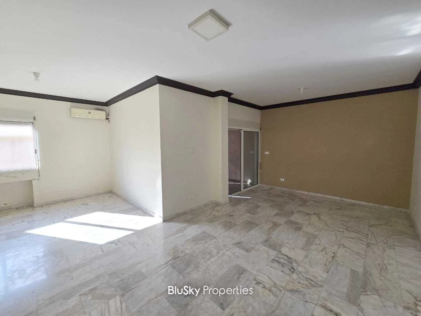 Apartment 170m² Sea View for Rent in Hadath