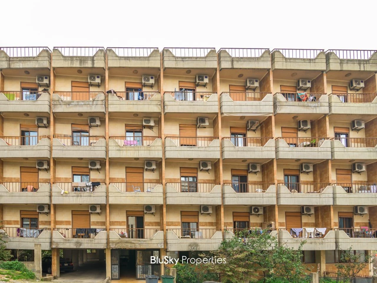 Building 3450m² Studios for Sale in Hadath — photo 2