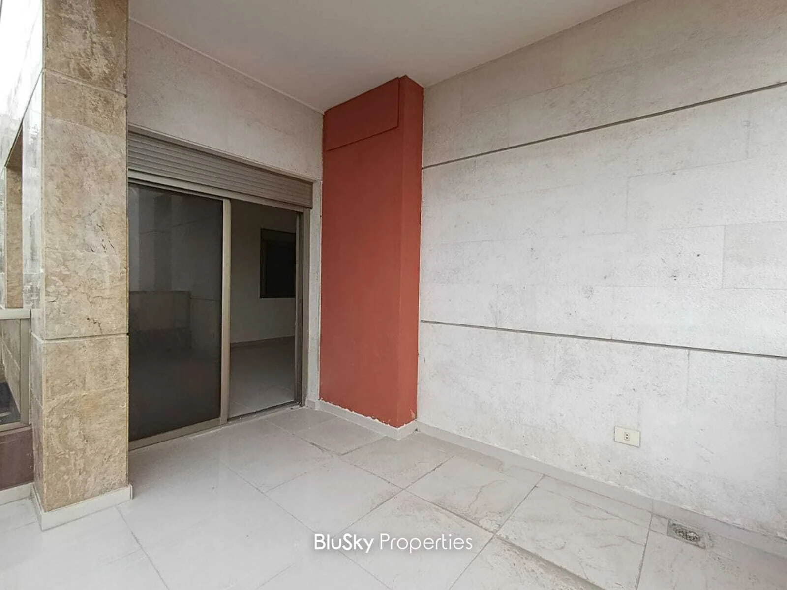 Apartment 107m² Sea View for Sale in Halat