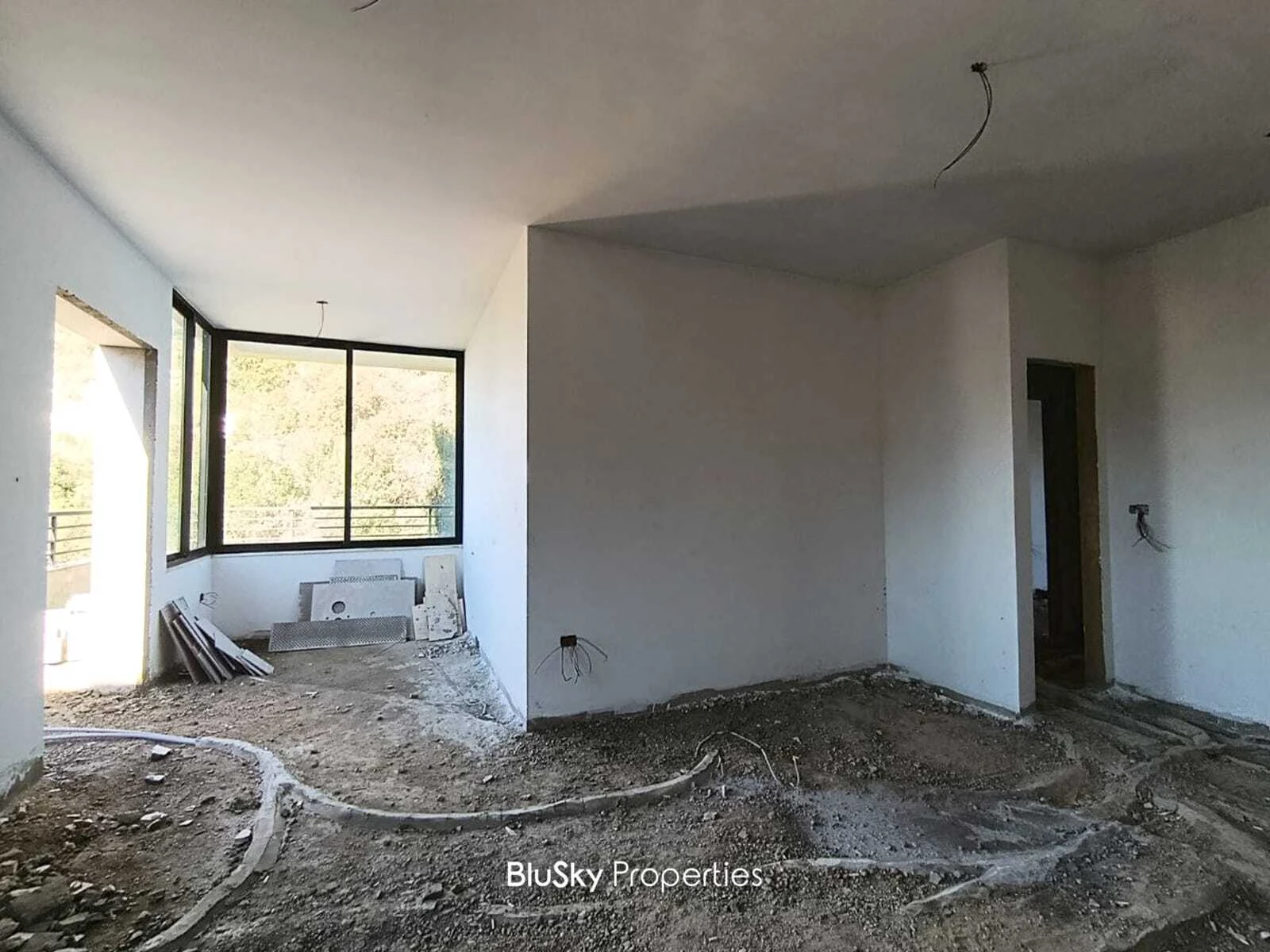 Apartment 112m² Garden for Sale in Halat