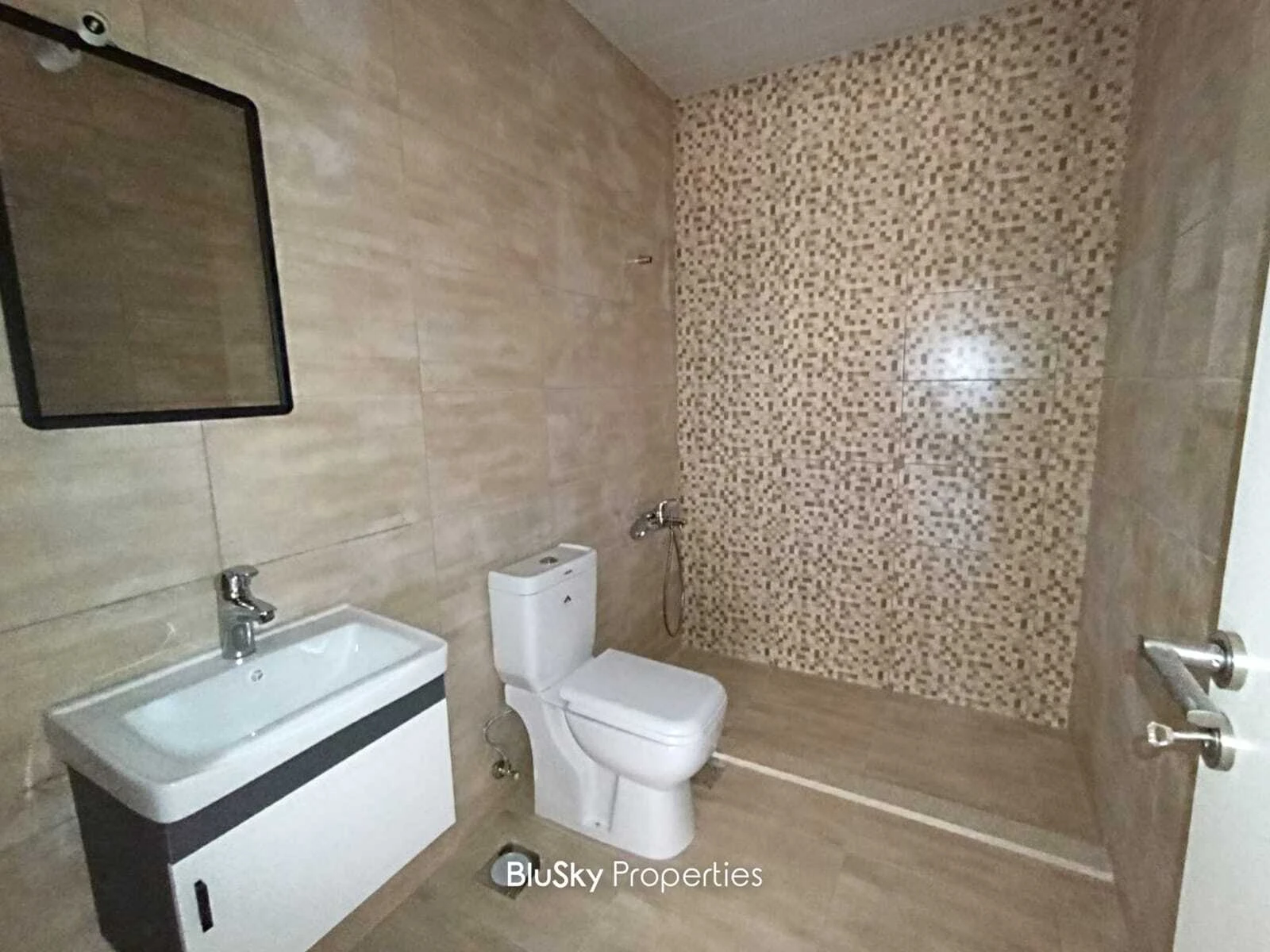 Apartment 114m² Terrace for Sale in Halat — الصورة 5