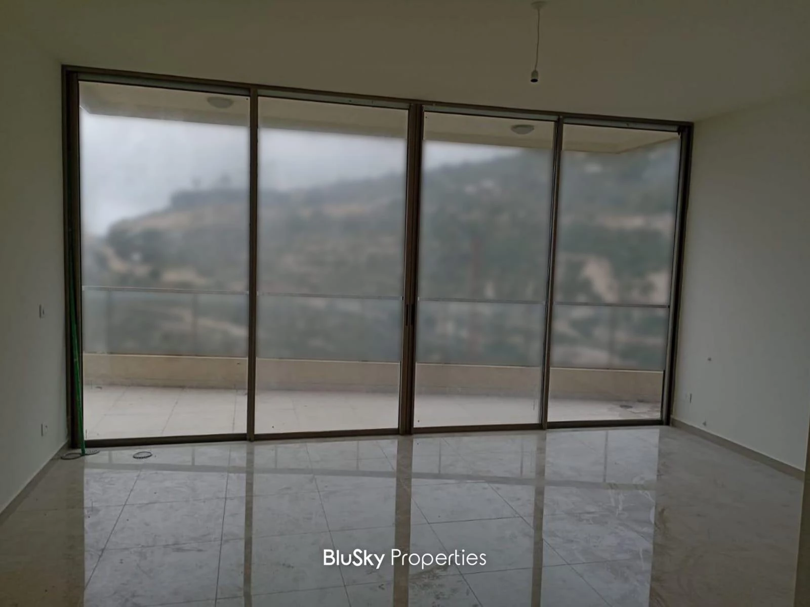 Apartment 115m² Terrace for Sale in Halat