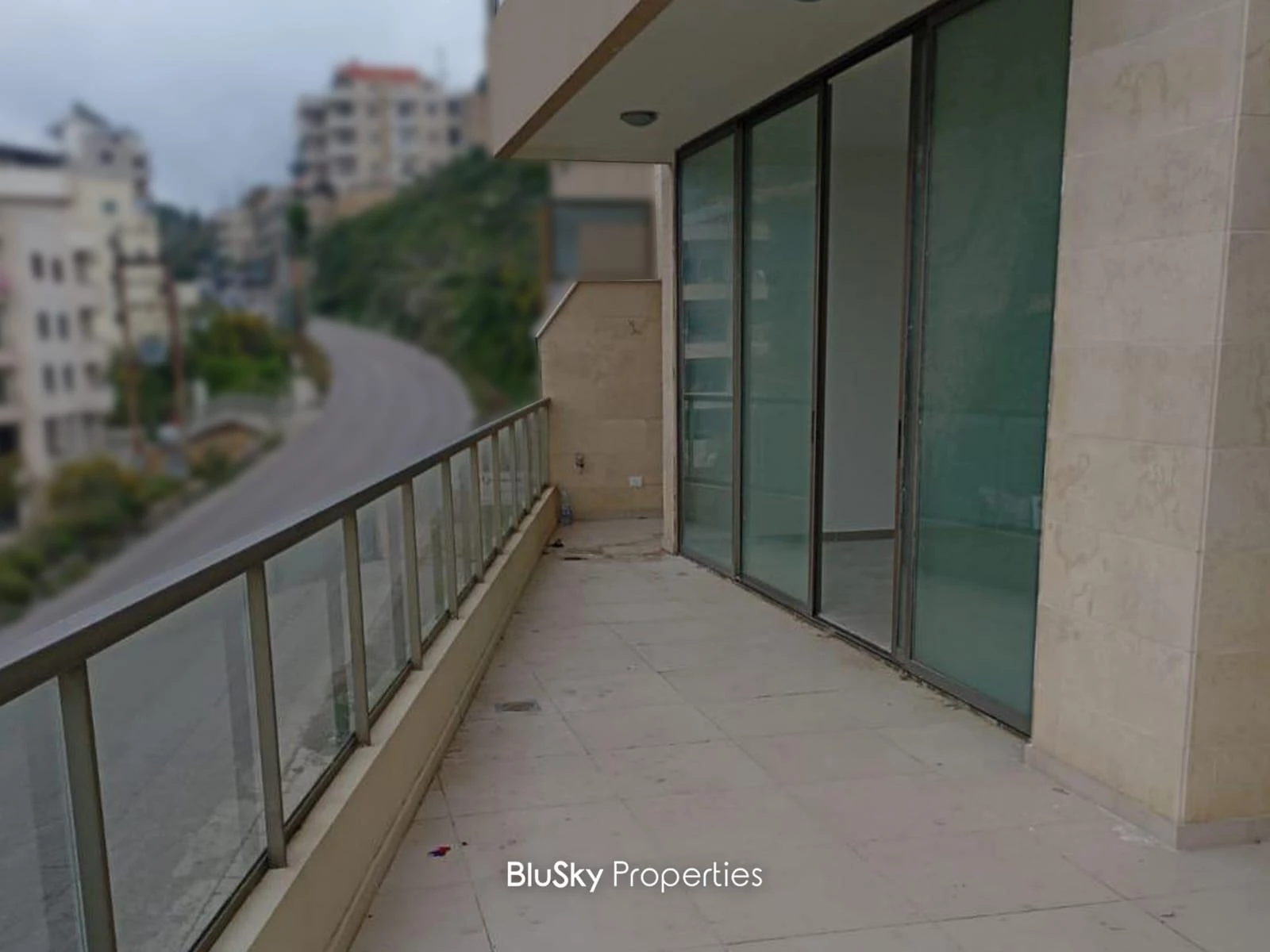 Apartment 115m² Terrace for Sale in Halat — photo 2