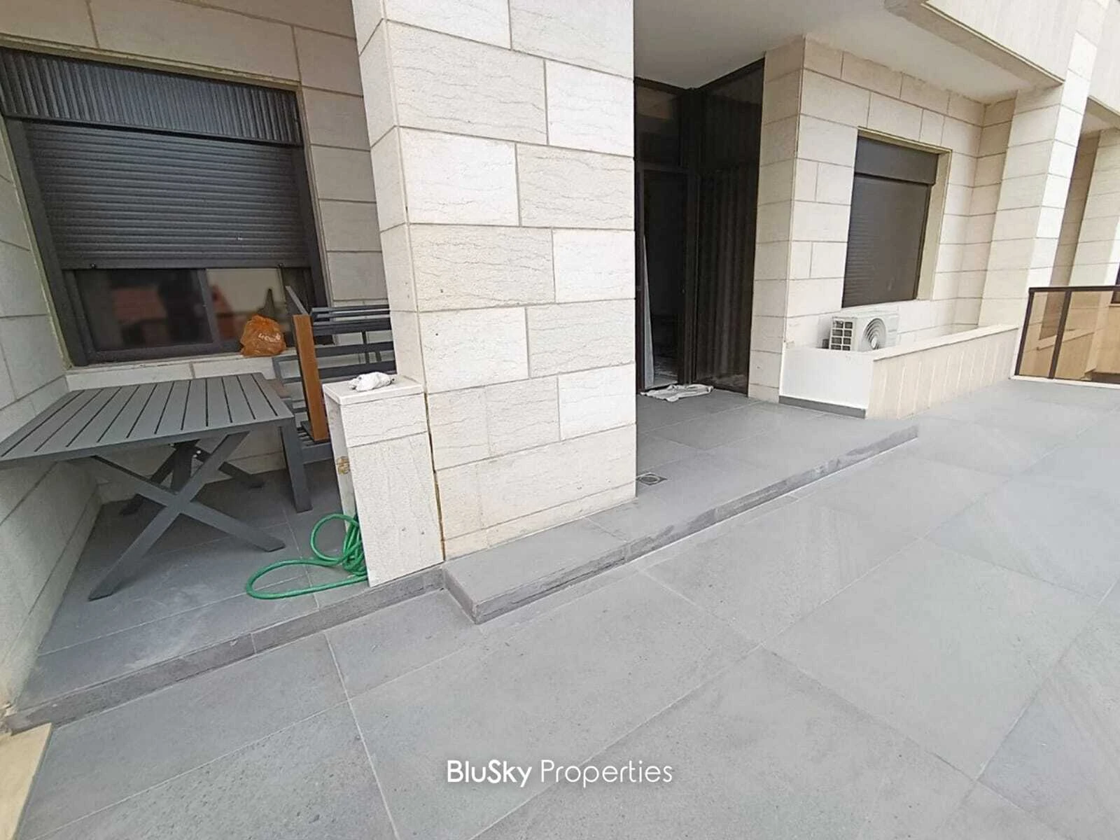 Apartment 116m² Terrace for Sale in Halat — photo 2