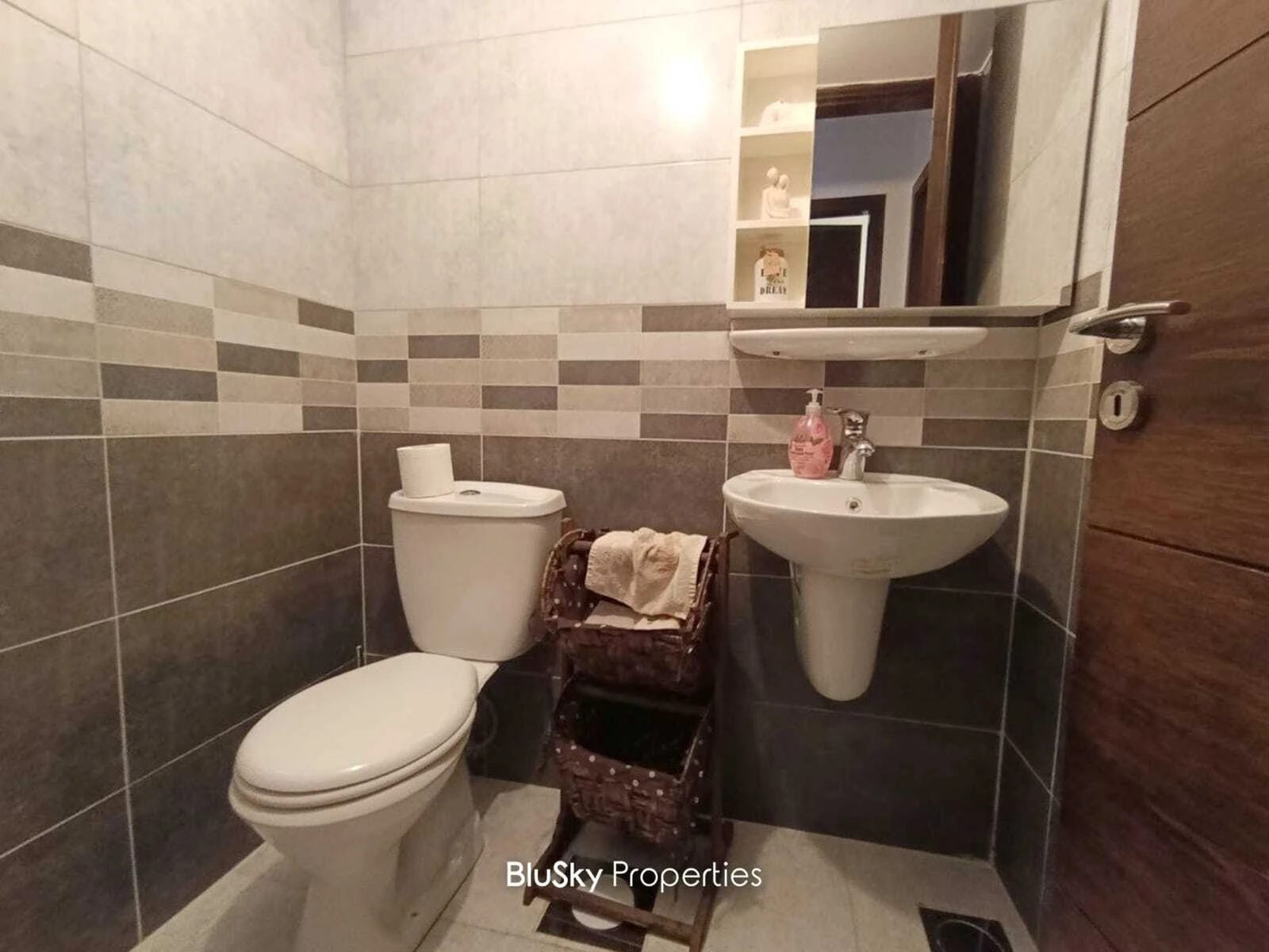 Apartment 120m² Sea View for Rent in Halat — الصورة 2