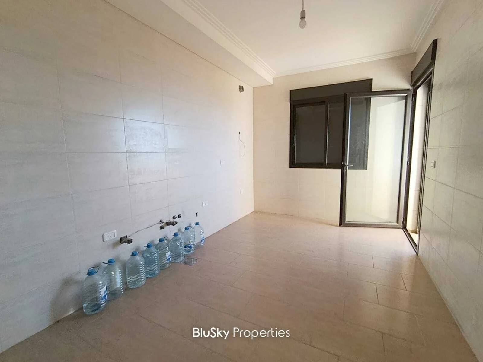 Apartment 123m² Terrace for Sale in Halat — photo 2