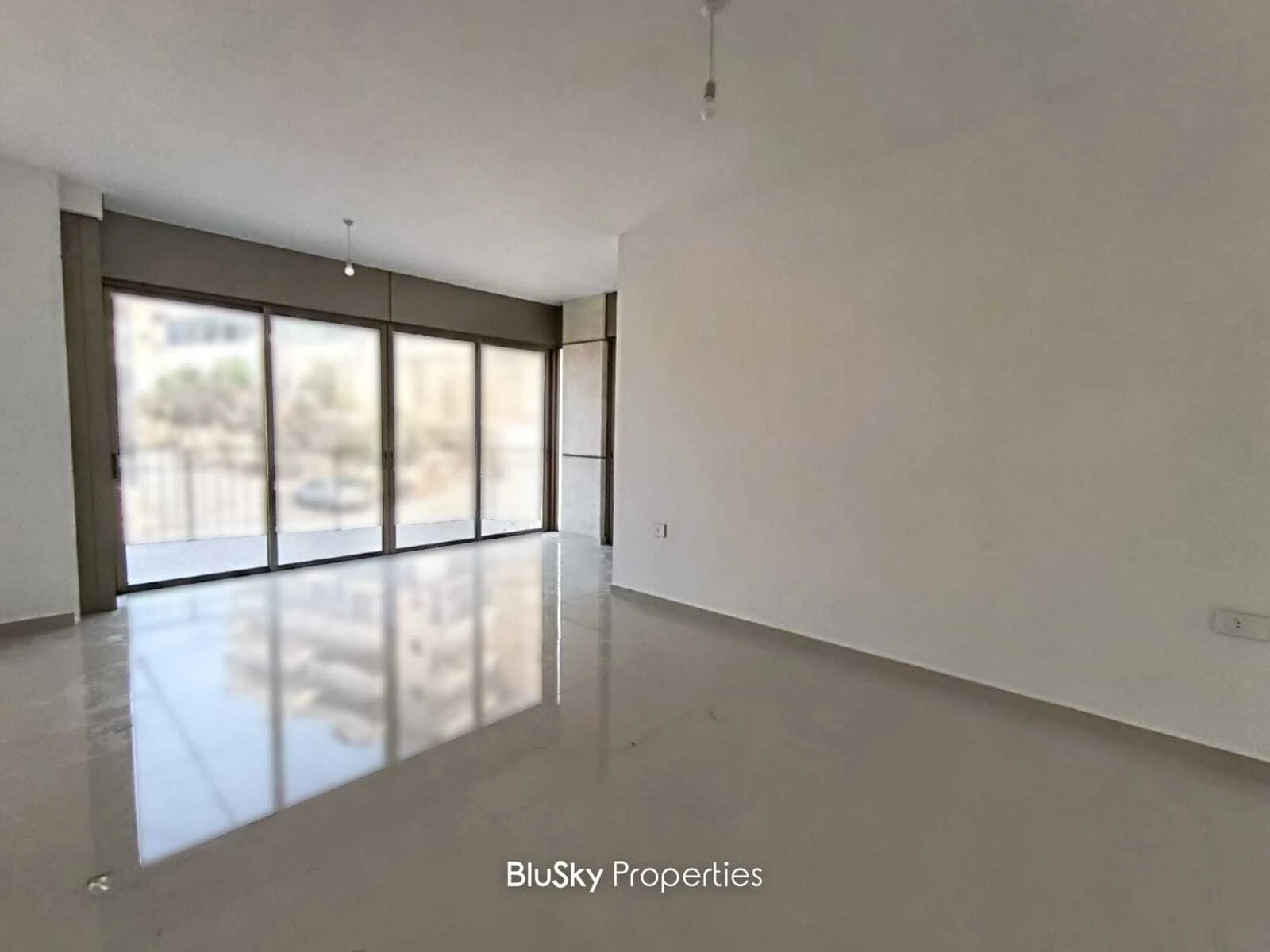 Apartment 128m² Terrace for Sale in Halat