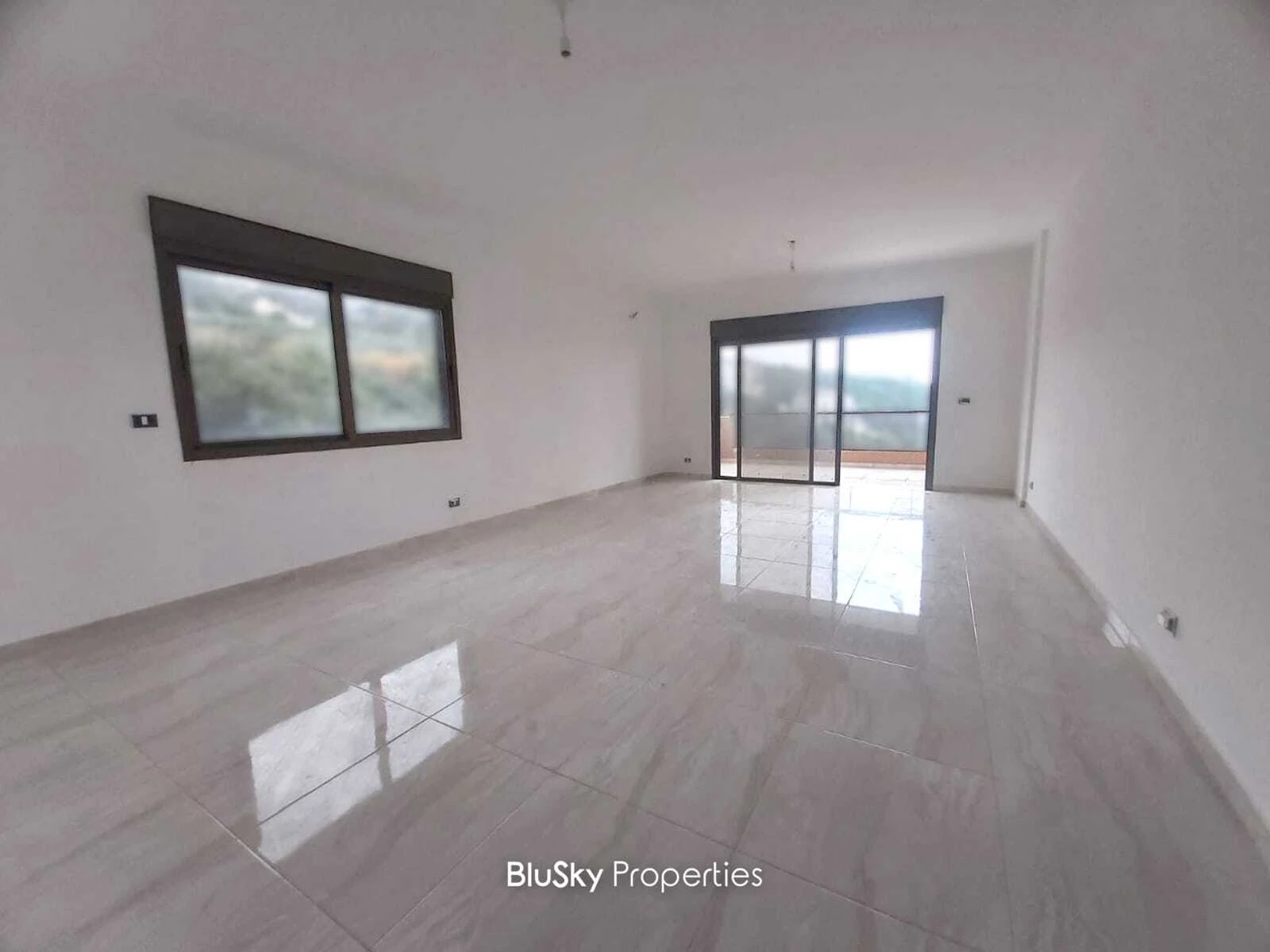 Apartment 130m² Garden for Sale in Halat