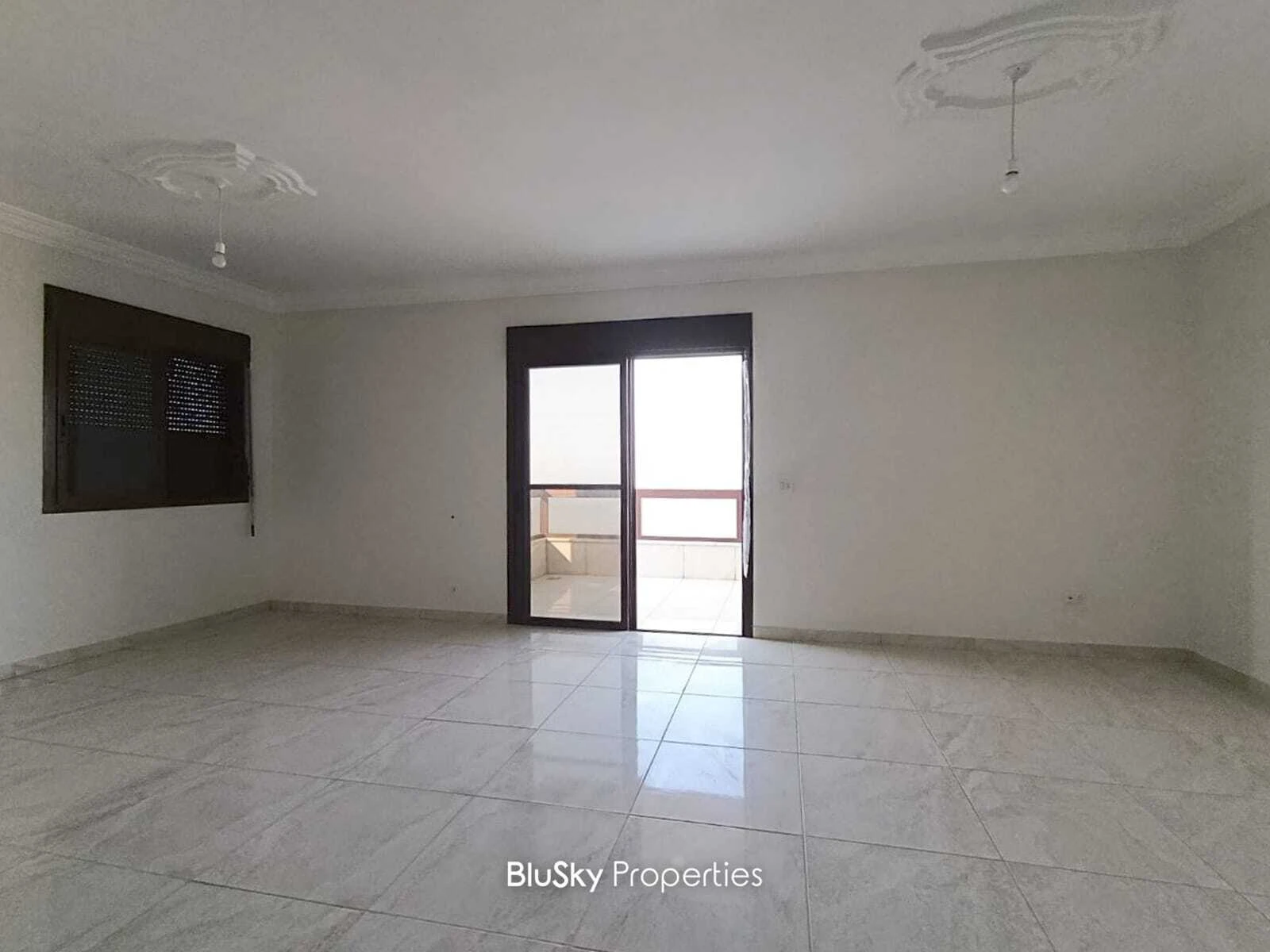 Apartment 140m² Balcony for Rent in Halat