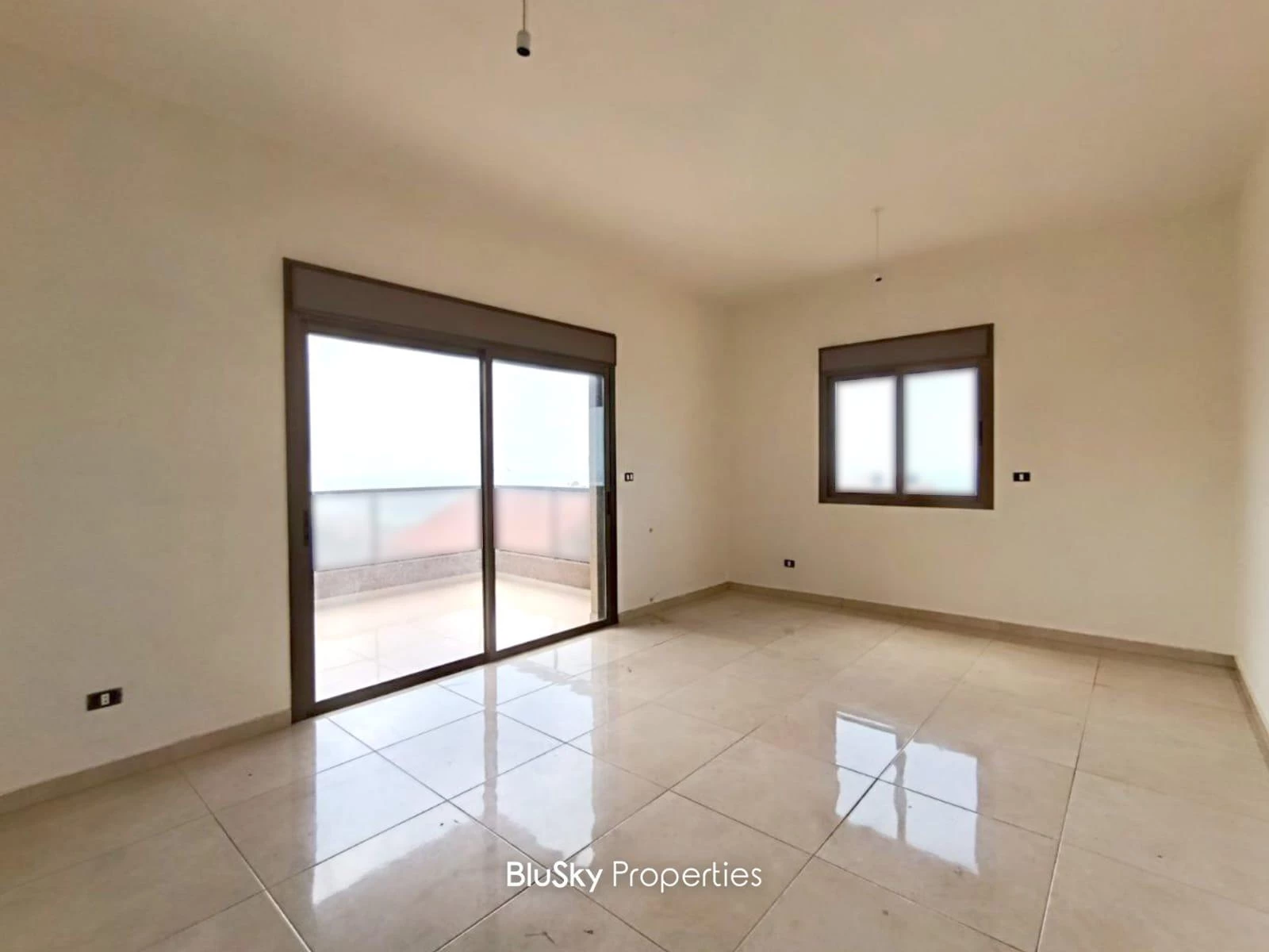 Apartment 140m² Sea View for Sale in Halat