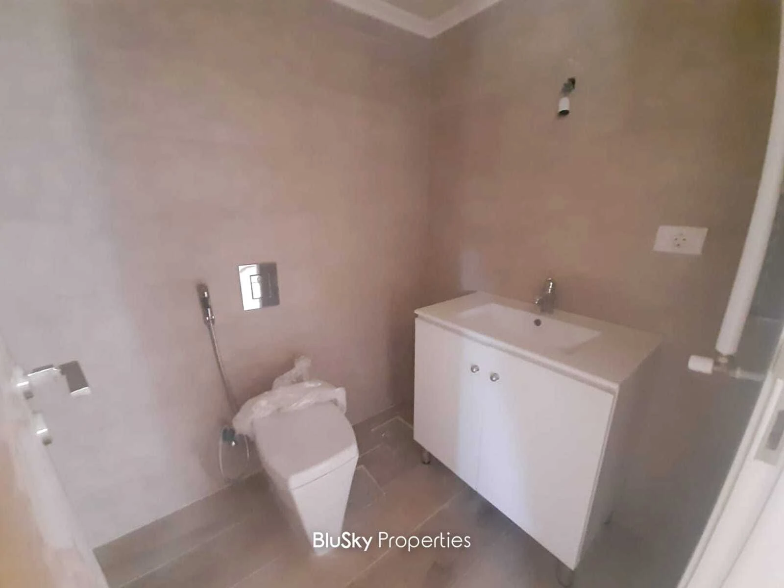 Apartment 140m² Sea View for Sale in Halat — photo 3