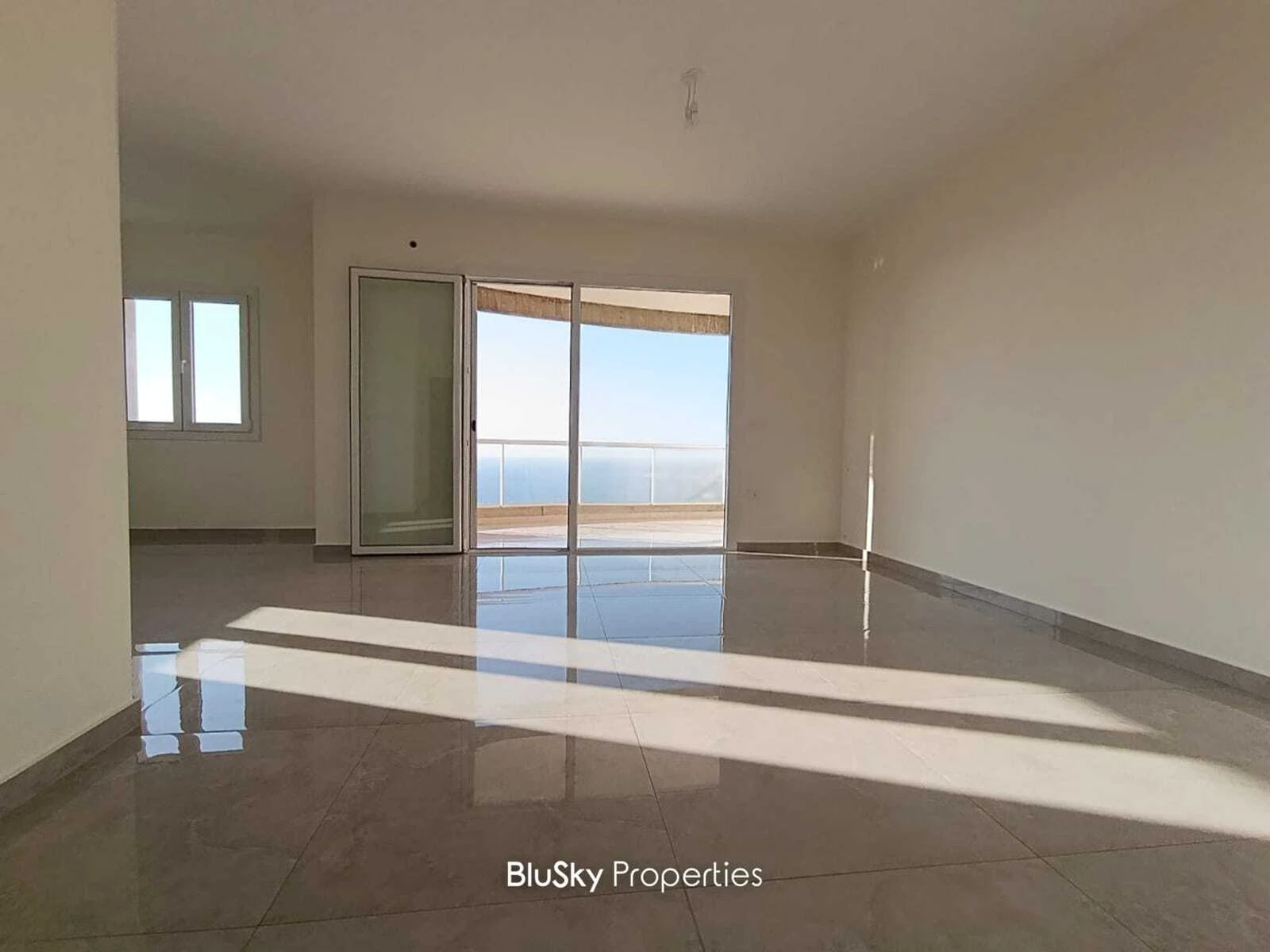 Apartment 155m² Sea View for Sale in Halat