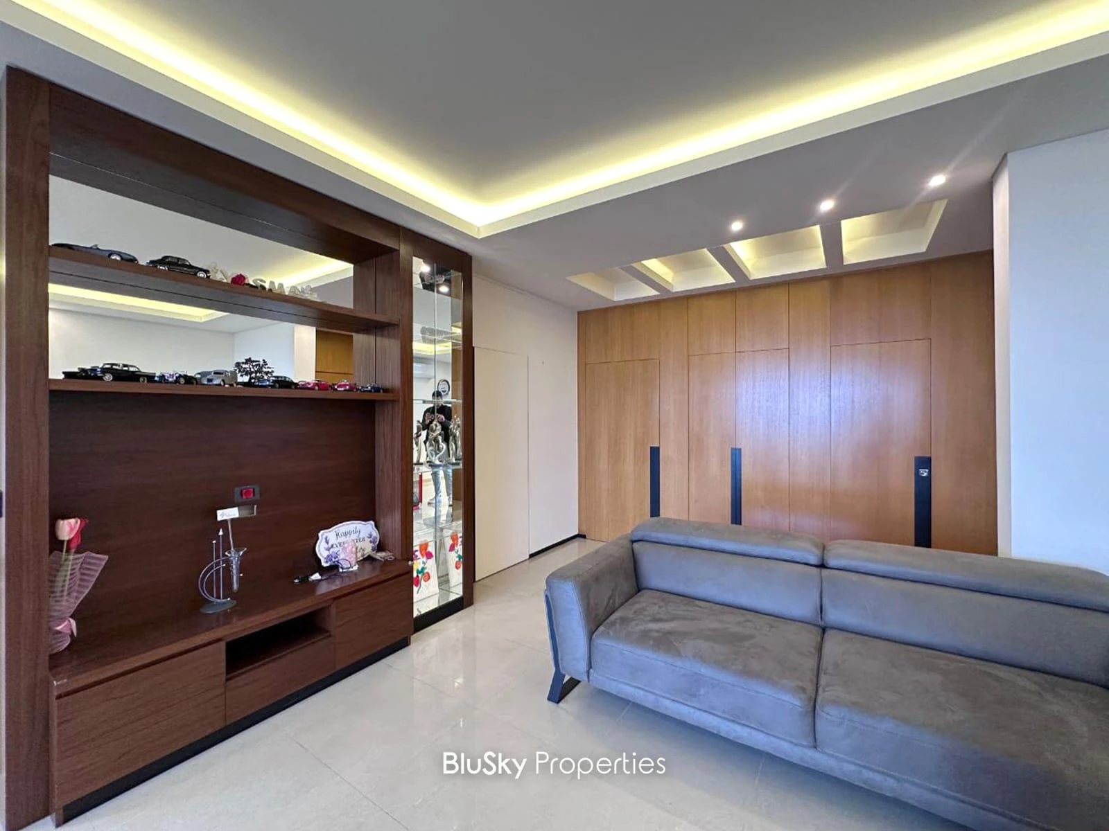 Apartment 160m² Sea View for Sale in Halat
