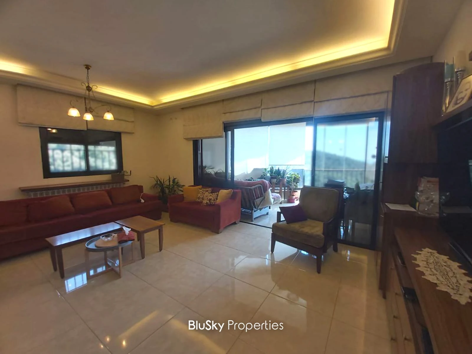 Apartment 165m² with Garden for Sale in Halat