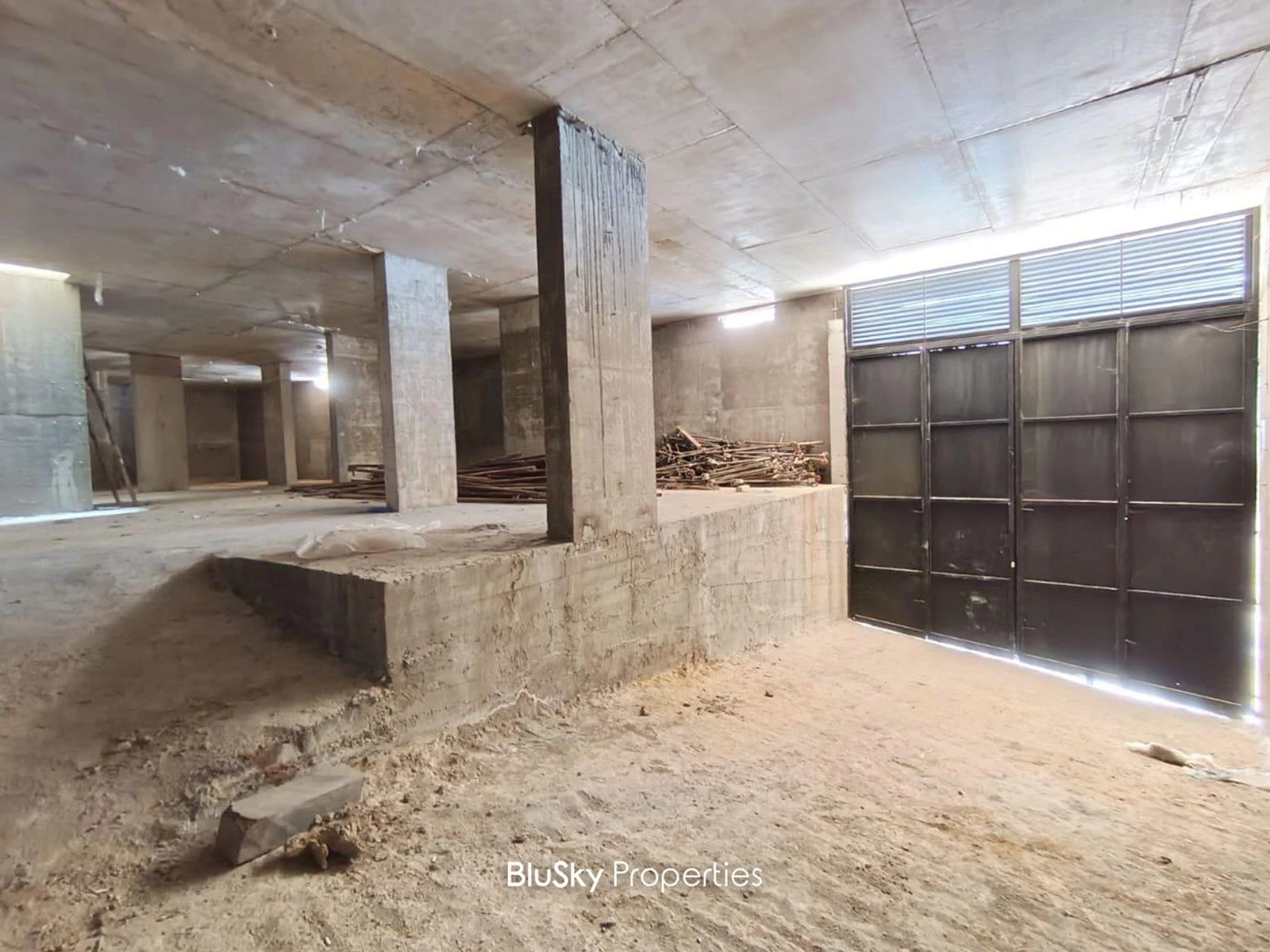 Warehouse 1,700m² for Rent in Halat — الصورة 2
