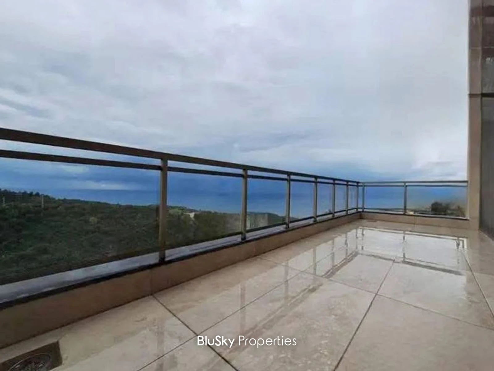 Apartment 170m² with Terrace for Sale in Halat — photo 3