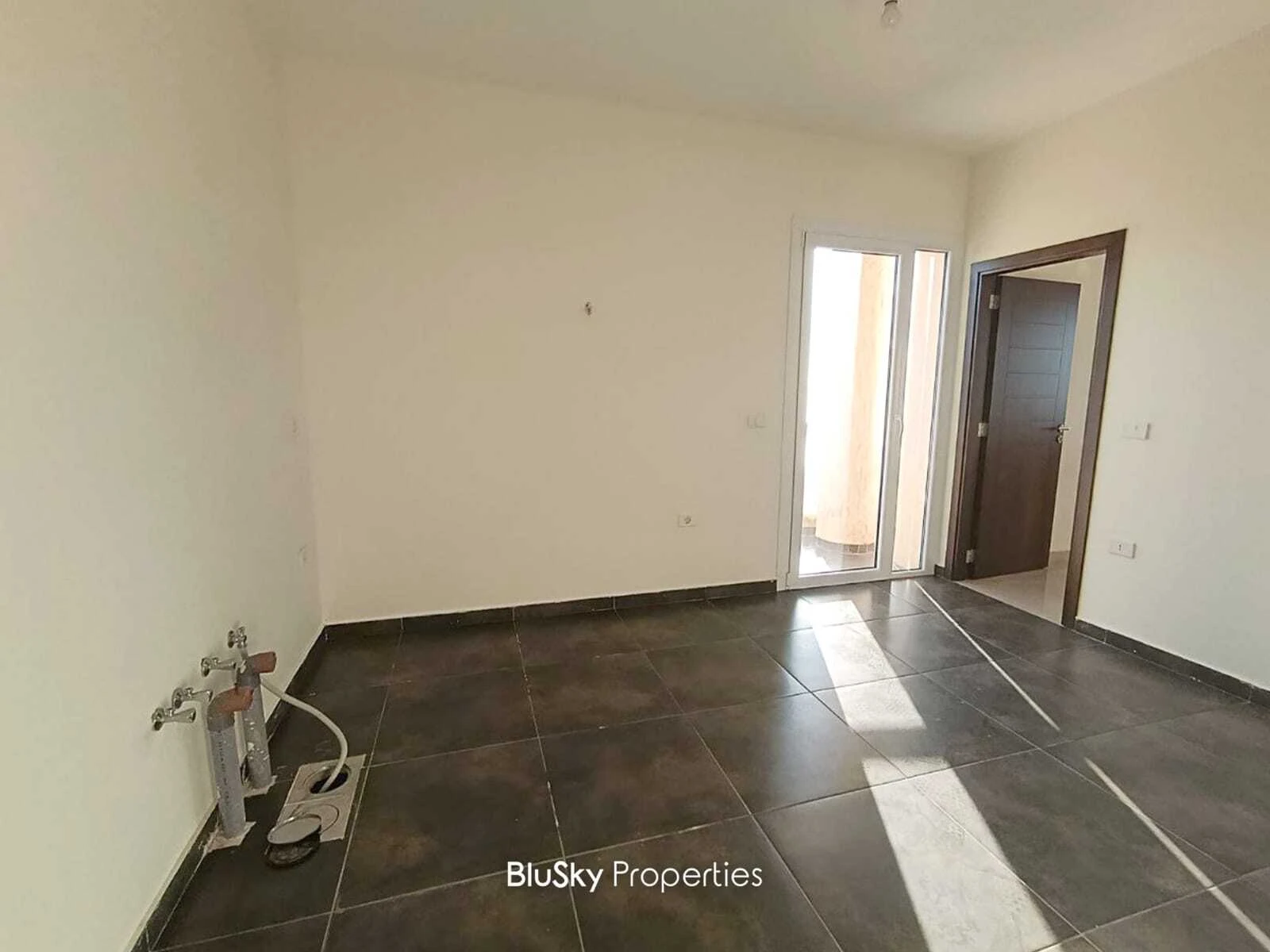 Apartment 175m² Balcony for Sale in Halat — photo 3