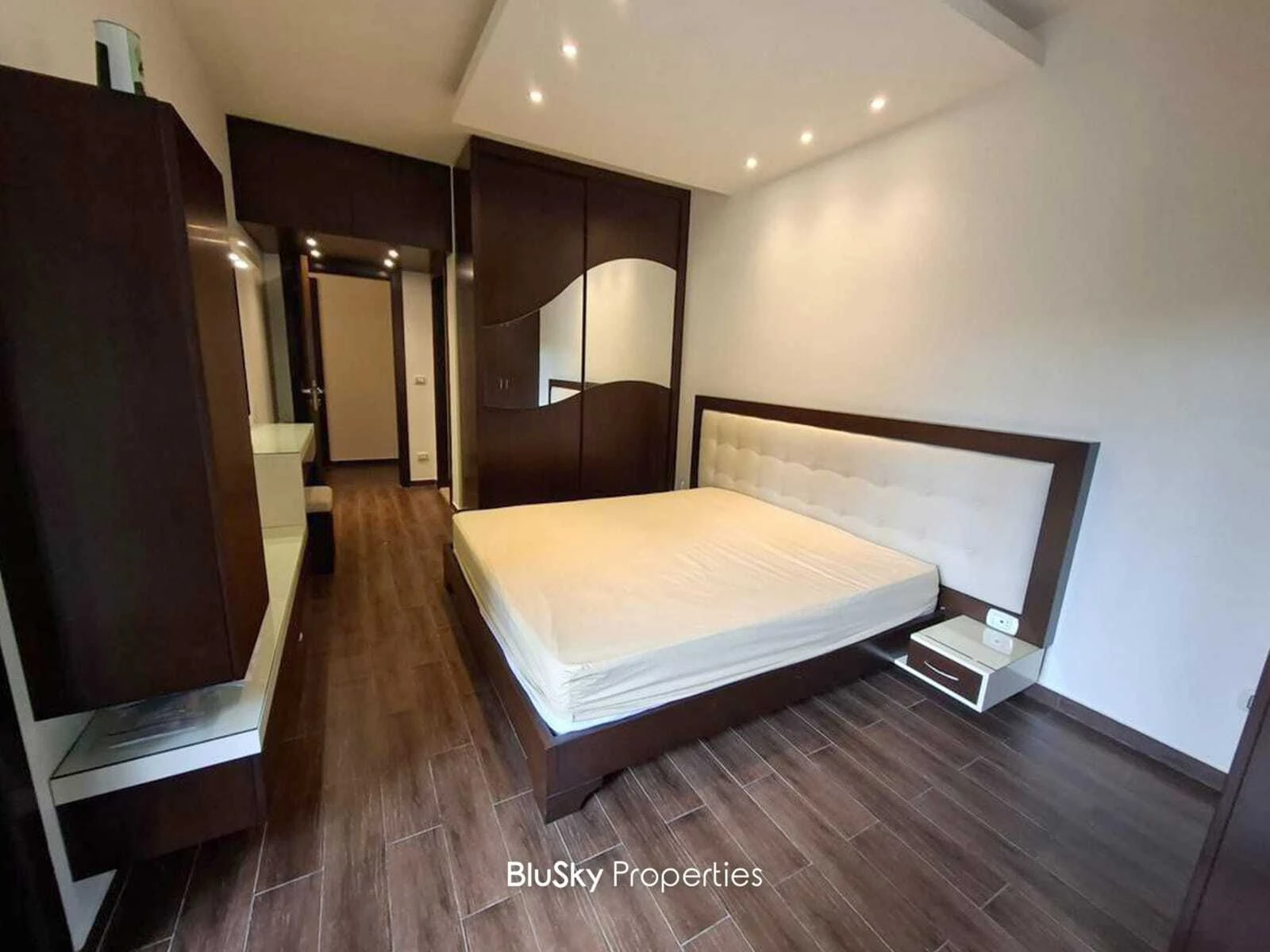 Apartment 215m² Terrace for Sale in Halat — photo 5