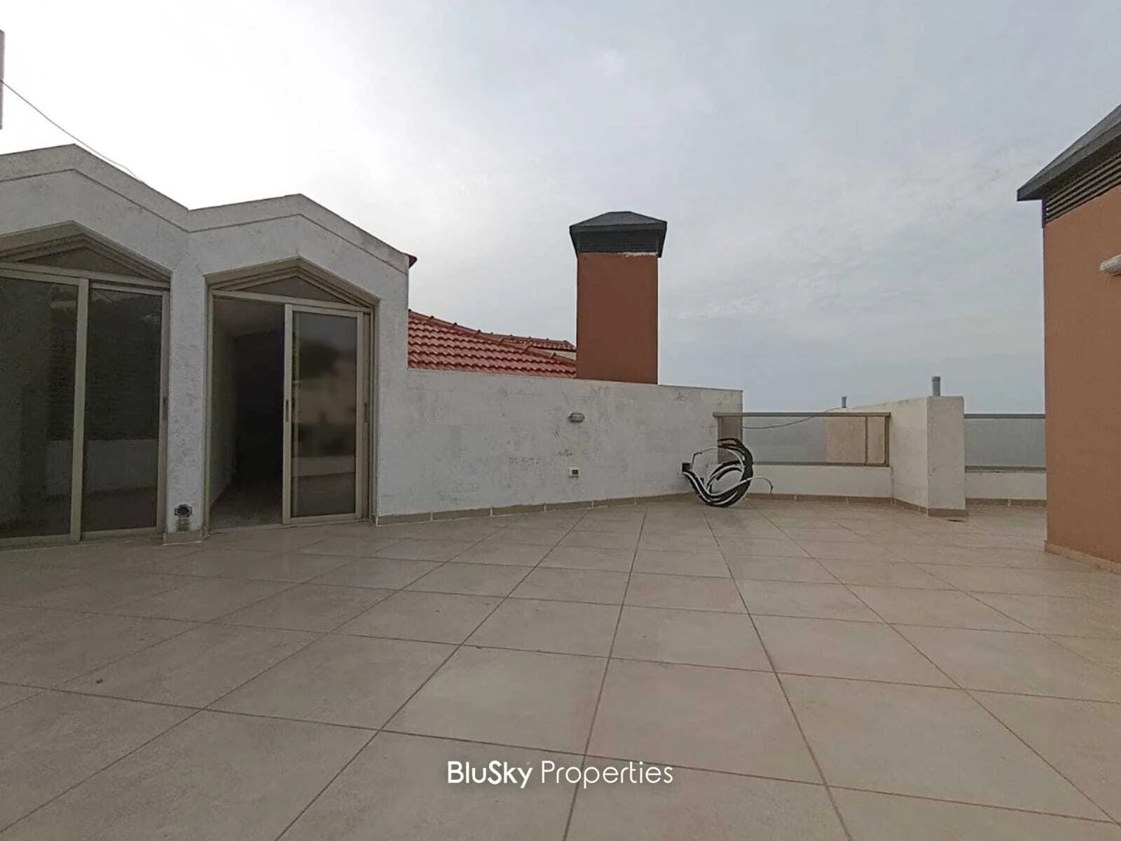 Duplex 221m² Terrace for Sale in Halat