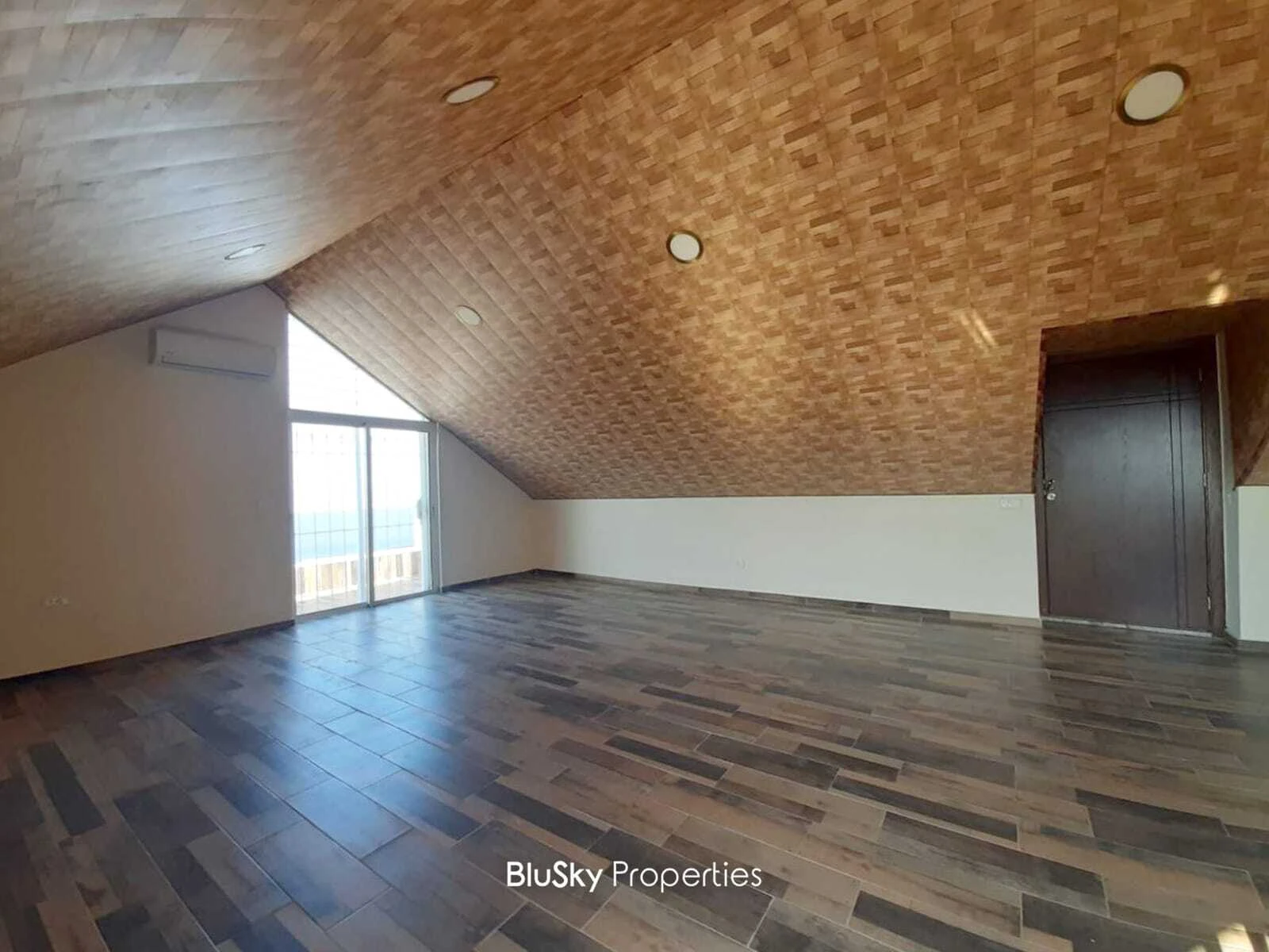 Duplex 260m² Balcony for Sale in Halat — photo 3
