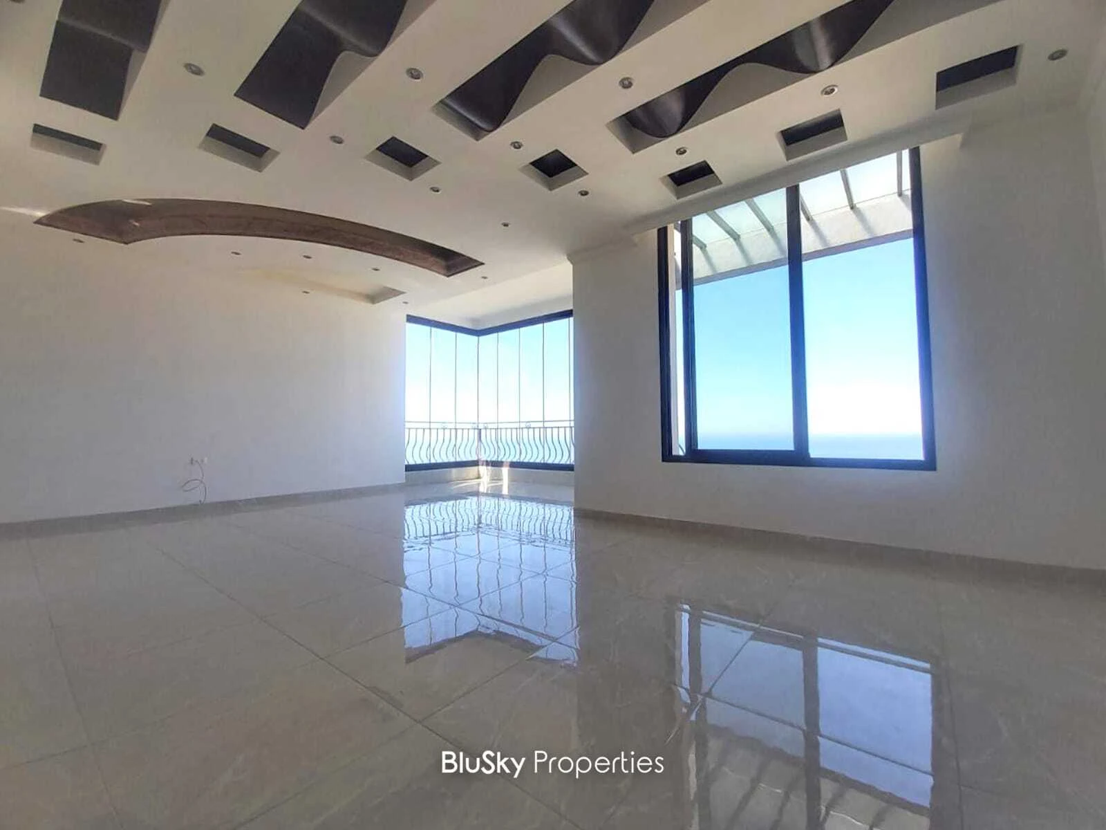 Duplex 300m² Sea View for Sale in Halat