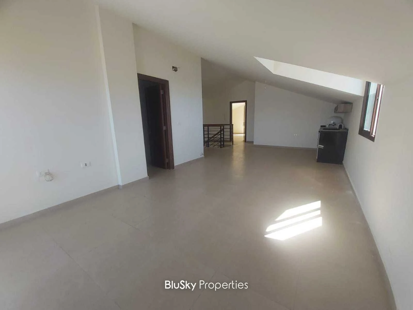 Duplex 300m² Sea View for Sale in Halat — photo 3