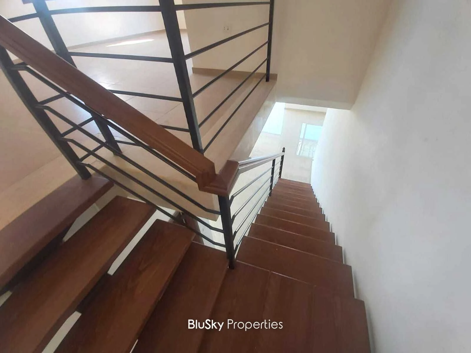 Duplex 300m² Sea View for Sale in Halat — photo 4
