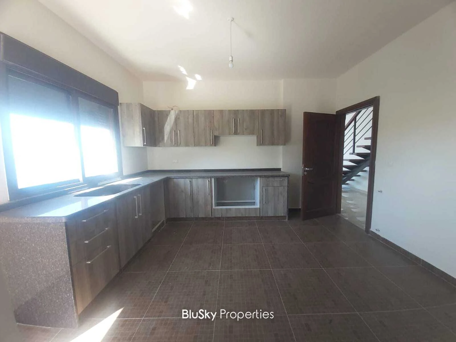 Duplex 300m² Sea View for Sale in Halat — photo 5