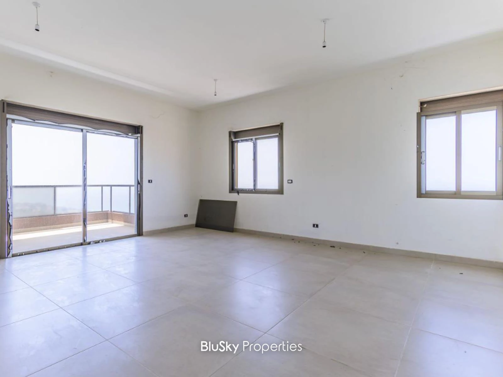 Duplex 310m² Sea View for Sale in Halat