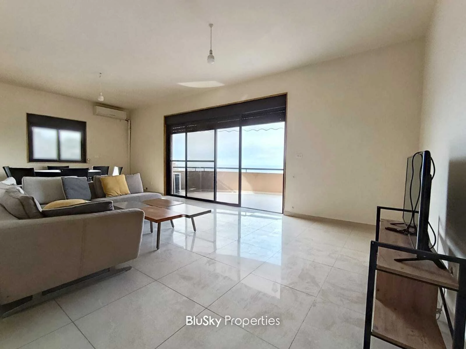 Duplex 310m² Balcony for Sale in Halat