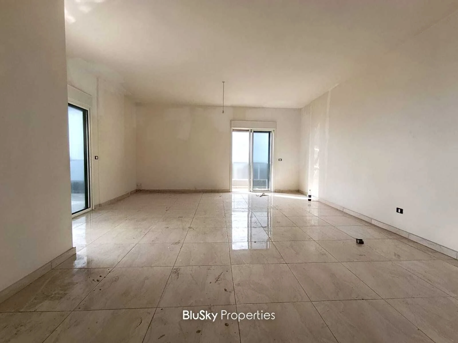 Duplex 360m² Sea View for Sale in Halat
