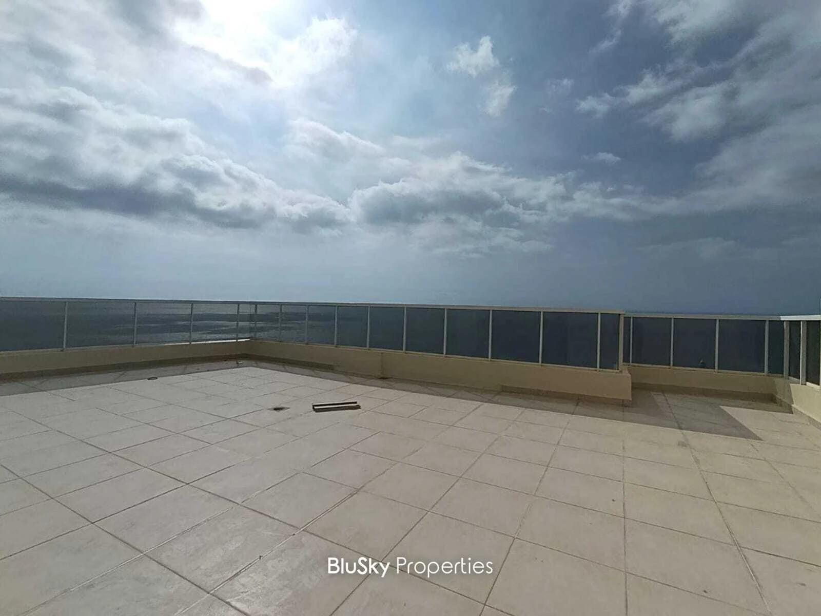 Duplex 360m² Sea View for Sale in Halat — الصورة 2