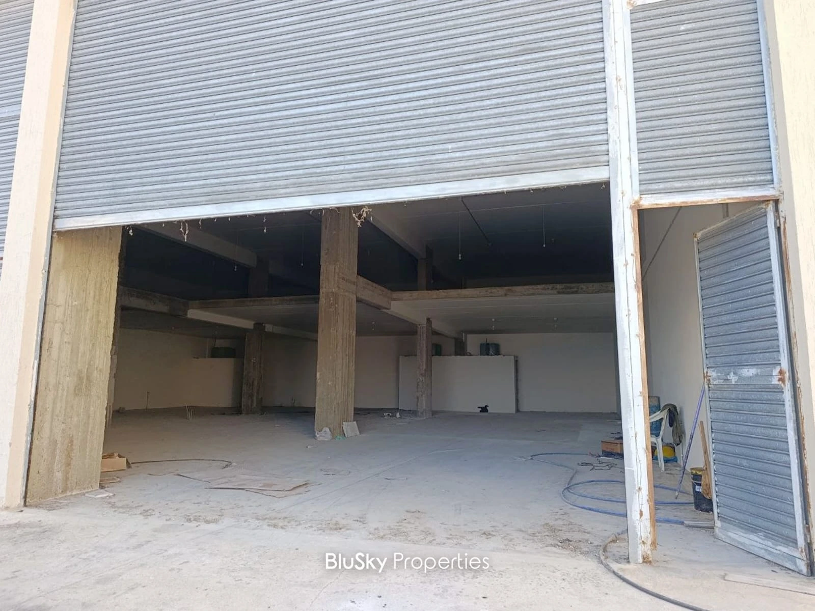 Warehouse 600m² with Terrace for Rent in Halat — photo 3