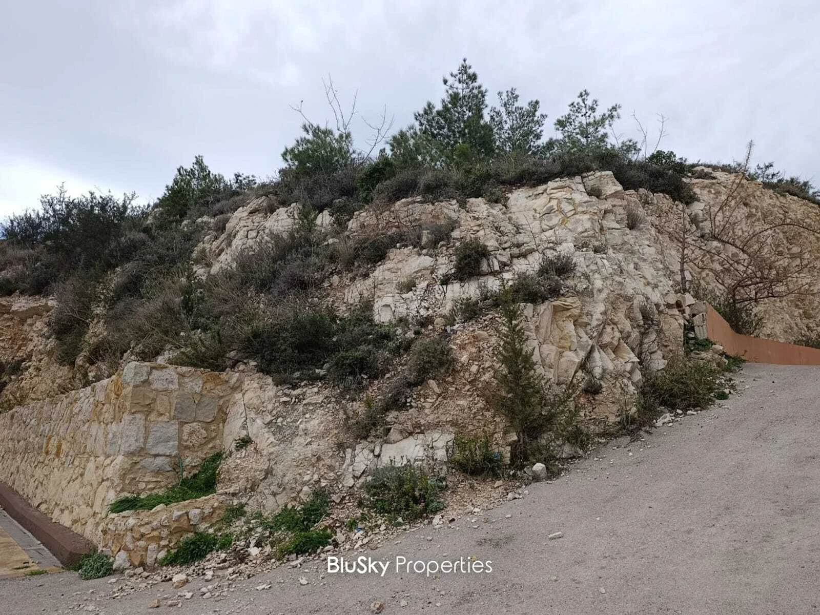 Land 842m² for Sale in Halat — photo 2