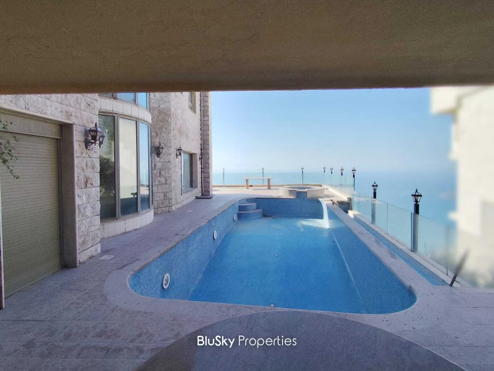 Villa 700m² Terrace for Sale in Harissa — photo 3