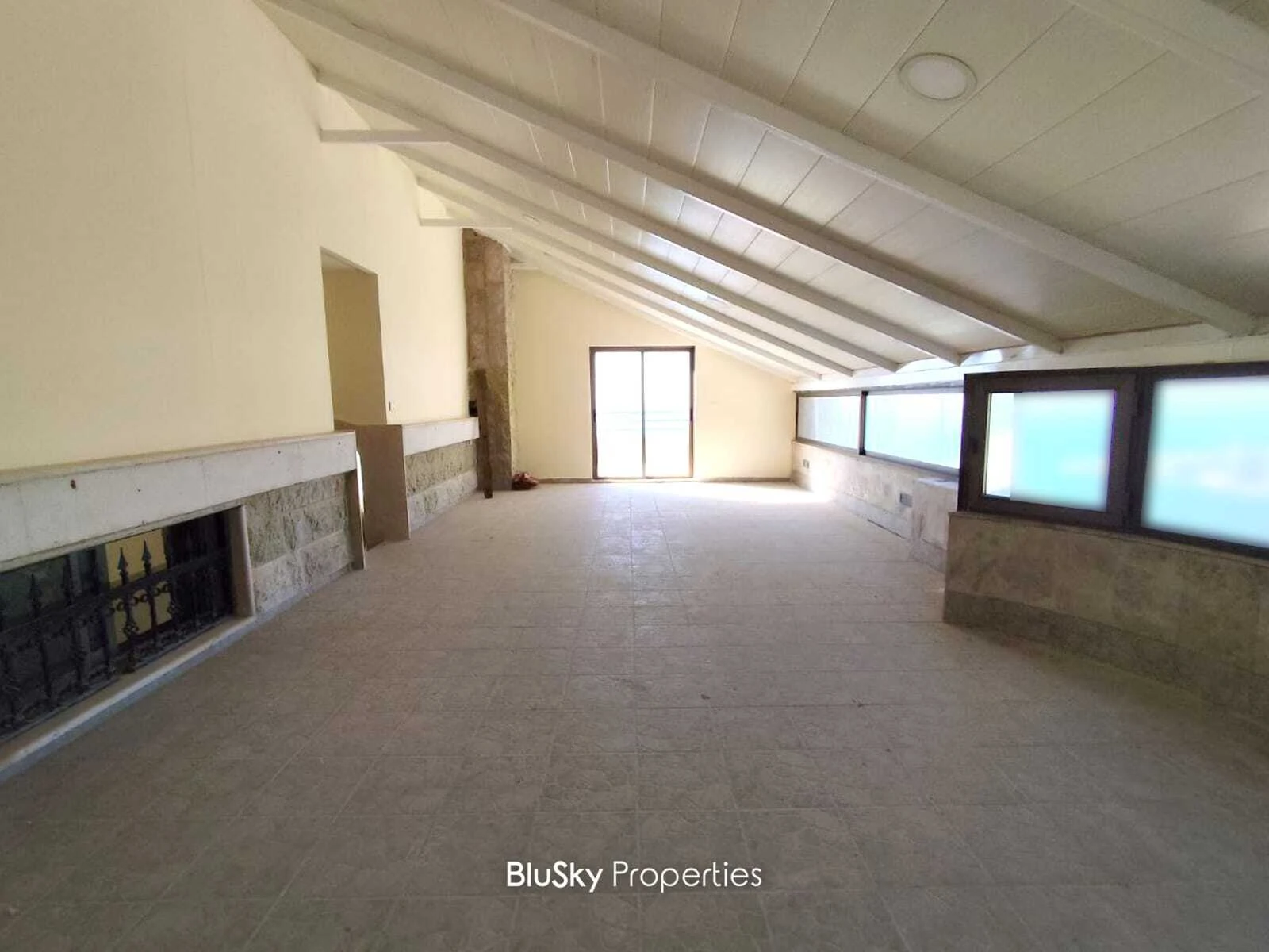 Villa 700m² Terrace for Sale in Harissa — photo 4